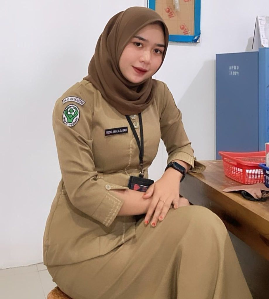 Viral Ibu Tiri PNS Berhijab ke Kantor Pakai Kostum bak Barbie, Dikritik Netizen